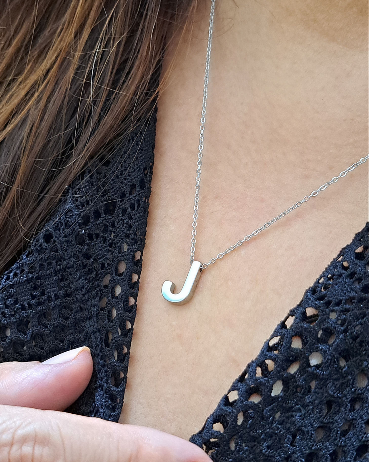 Foto de colar letra em aço inox