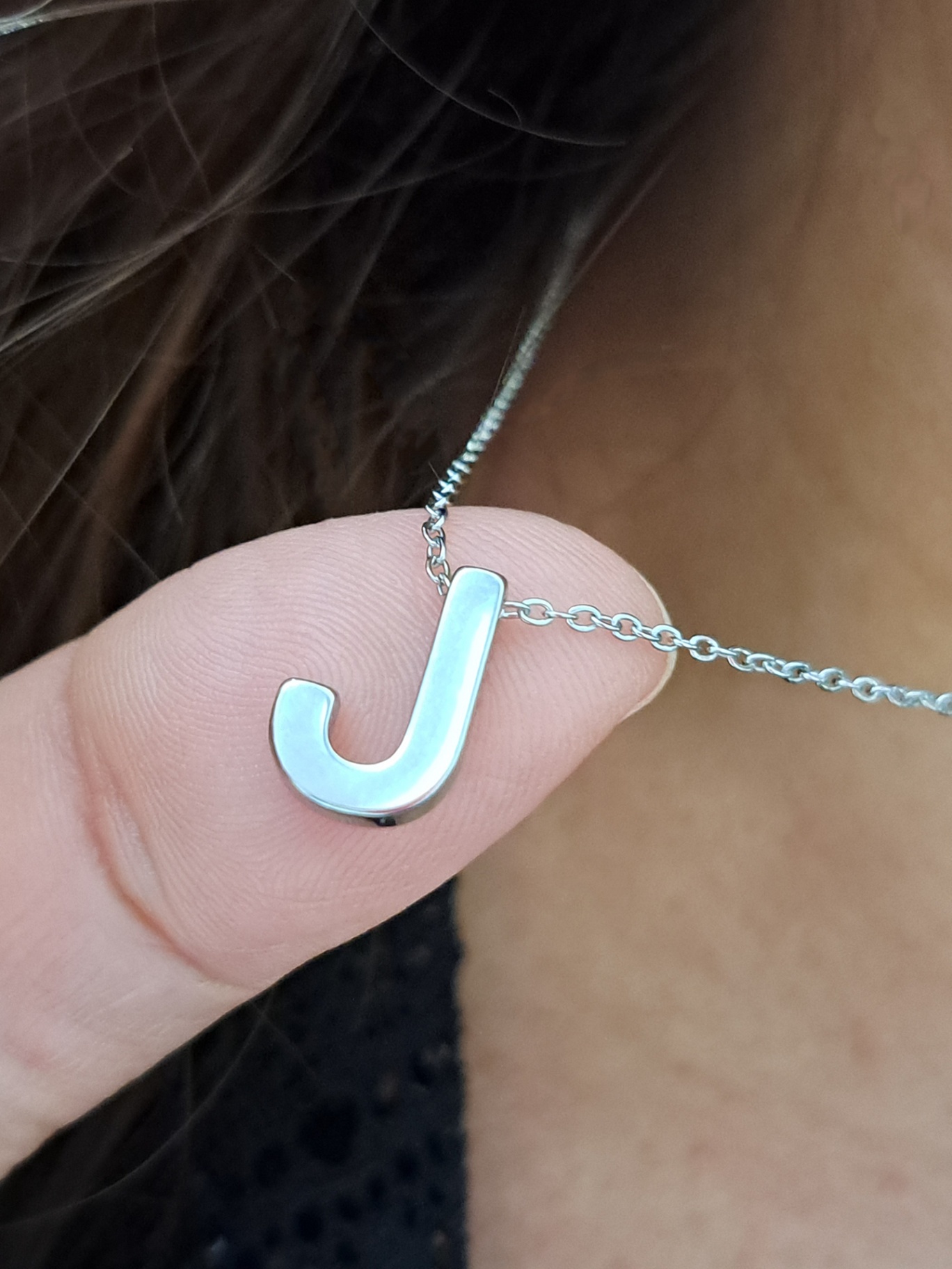 Foto de colar letra em aço inox