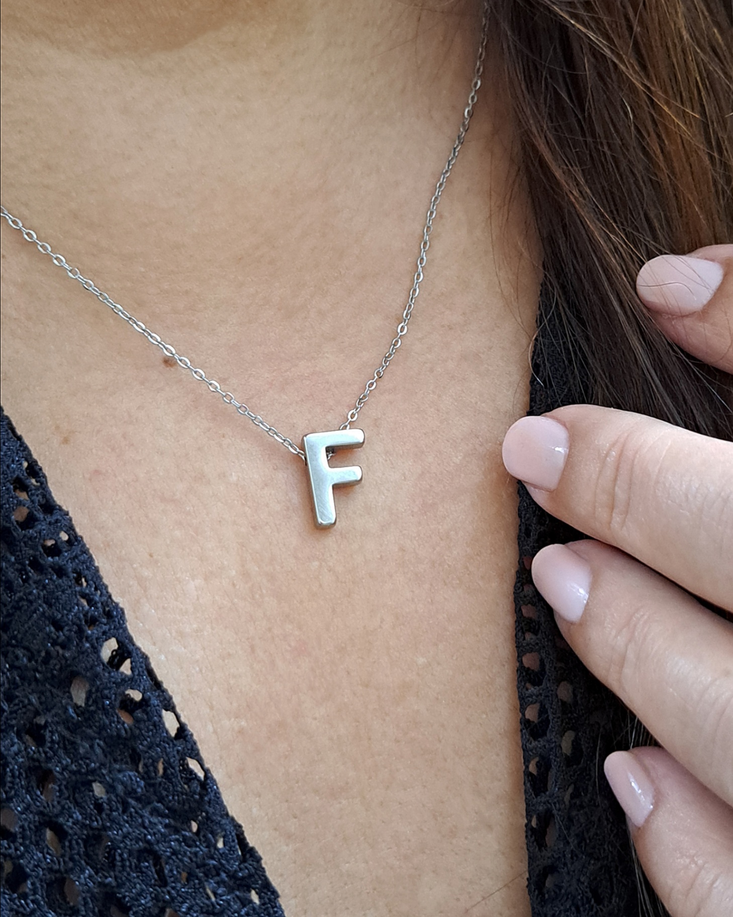 Foto de colar letra em aço inox