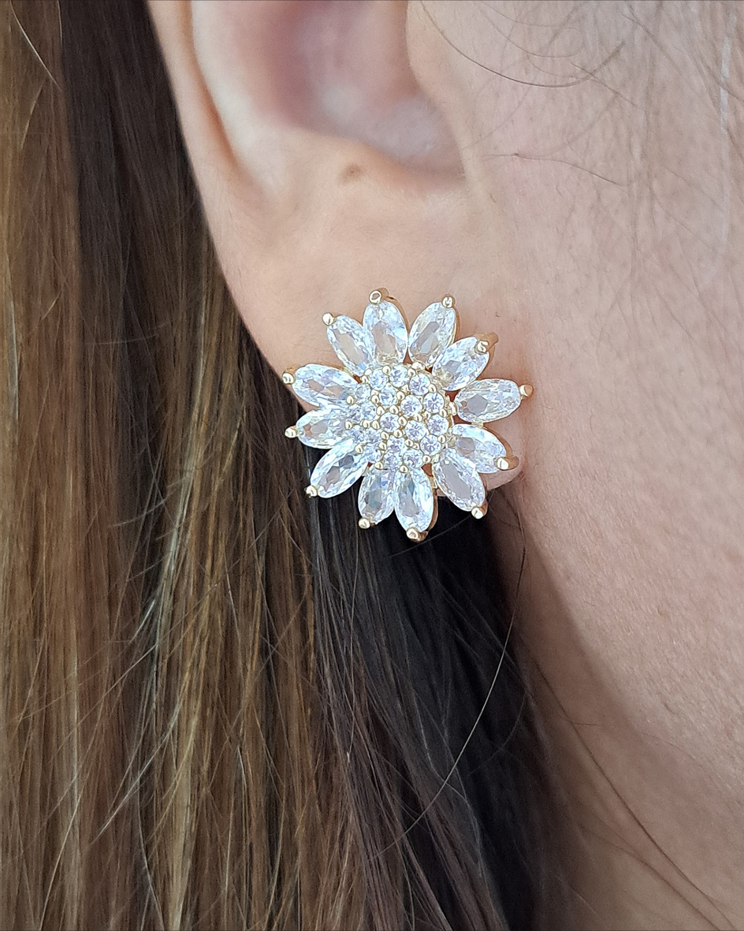 Foto de brinco flor zircônias 12 pétalas