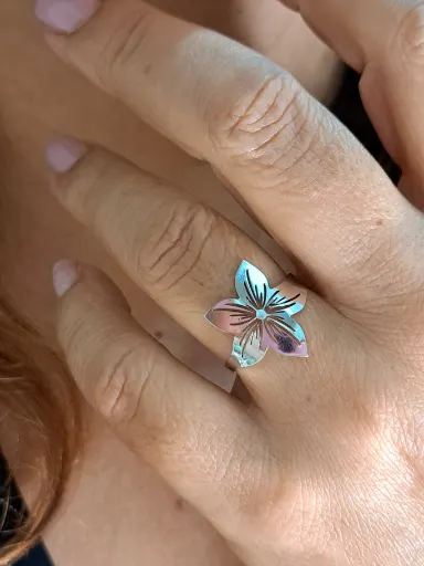 Foto de anel flor detalhes vazados aço inox