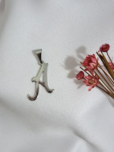 Foto de pingente letras cursivas em aço inox