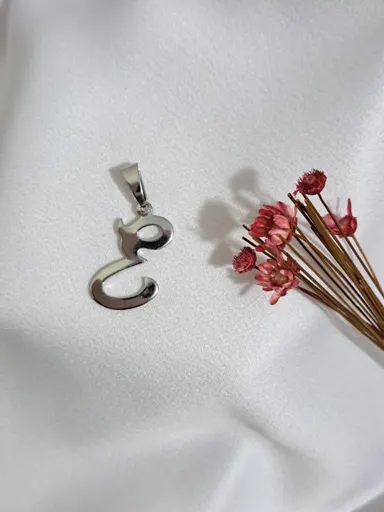 Foto de pingente letras cursivas em aço inox