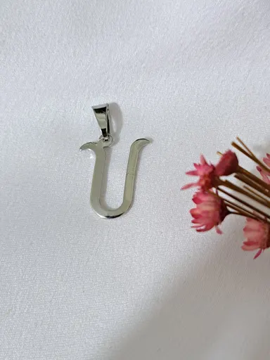 Foto de pingente letras cursivas em aço inox