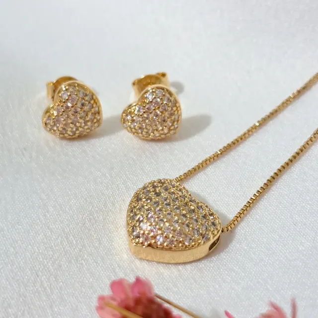 Foto de conjunto coração microzircônias Foto de conjunto coração microzircônias