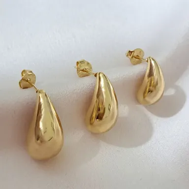 Foto de trio de brincos no formato de gota