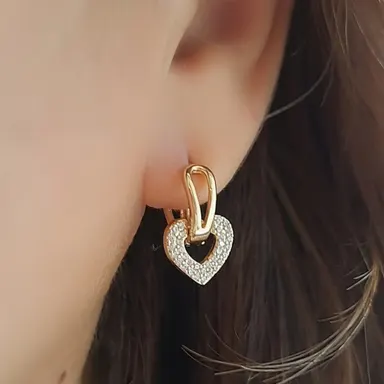 Foto de argola coração com microzircônia