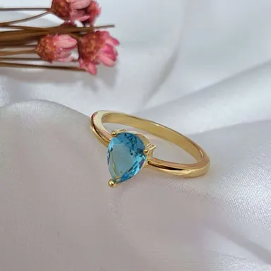 Foto de anel liso pedra gota