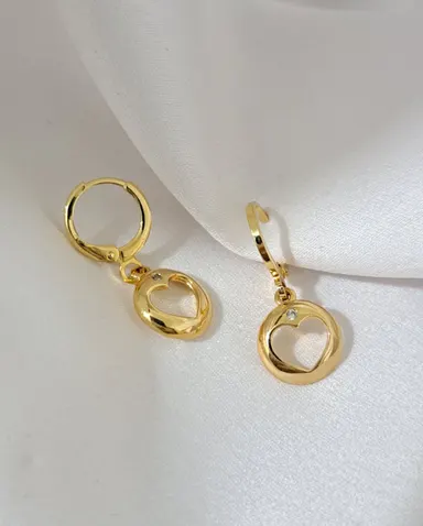 Foto de brinco argola articulada com pingente coração
