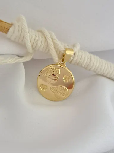 Foto de pingente medalha casal em relevo