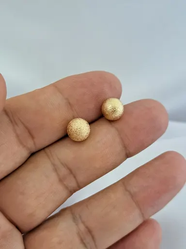 Foto de brinco esfera texturizada de 8mm