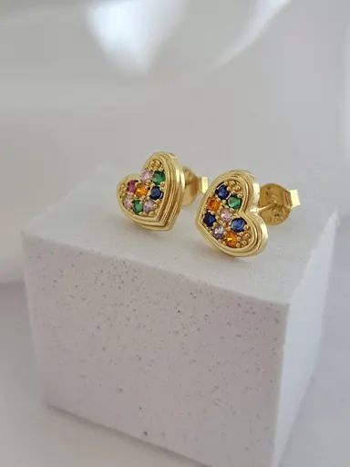 Foto de brinco coração amoldurado zircônias coloridas