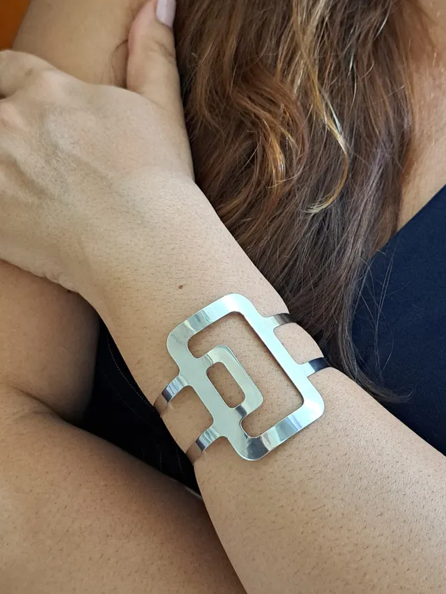 Foto de bracelete futurista em aço inox Foto de bracelete futurista em aço inox