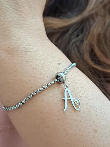 Foto de pulseira berloque letra aço inox