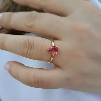 Foto de anel liso pedra gota