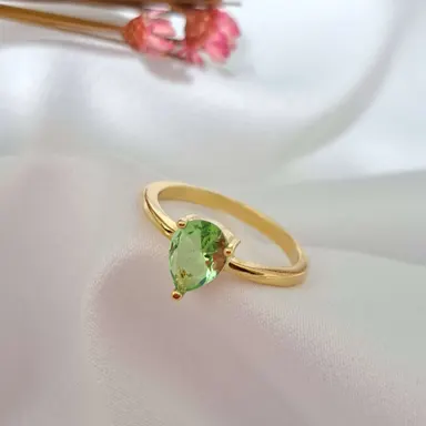 Foto de anel pedra gota verde limão