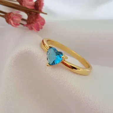 Foto de anel aro liso com pedra coração