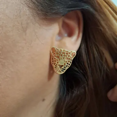Foto de conjunto onça com detalhes vazados