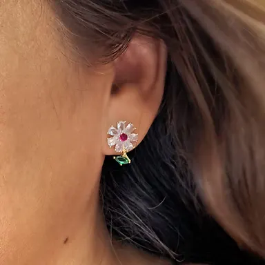 Foto de brinco flor com pedras