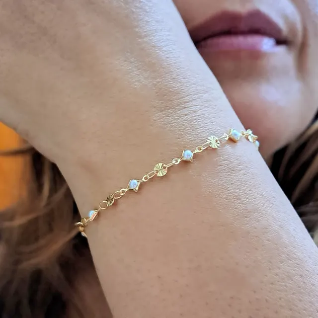 Foto de pulseira círculos diamantados e pérolas Foto de pulseira círculos diamantados e pérolas