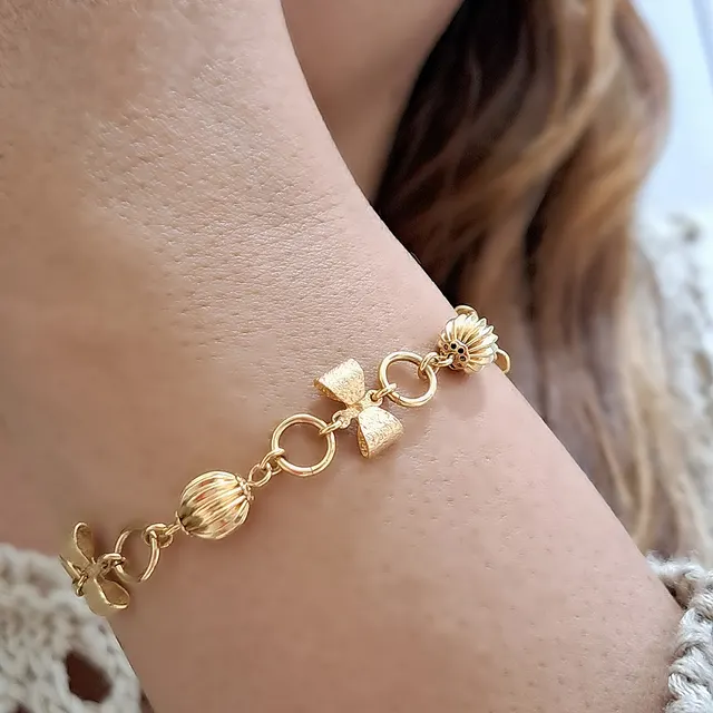 Foto de pulseira laço cintilante e esfera diamantada Foto de pulseira laço cintilante e esfera diamantada