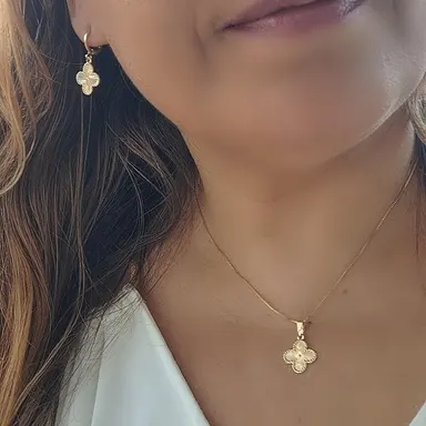 Foto de conjunto trevo com acabamento em relevo