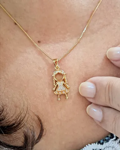 Foto de colar veneziana pingente menina com zircônia