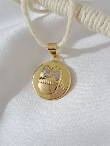 Foto de pingente medalha menina em relevo