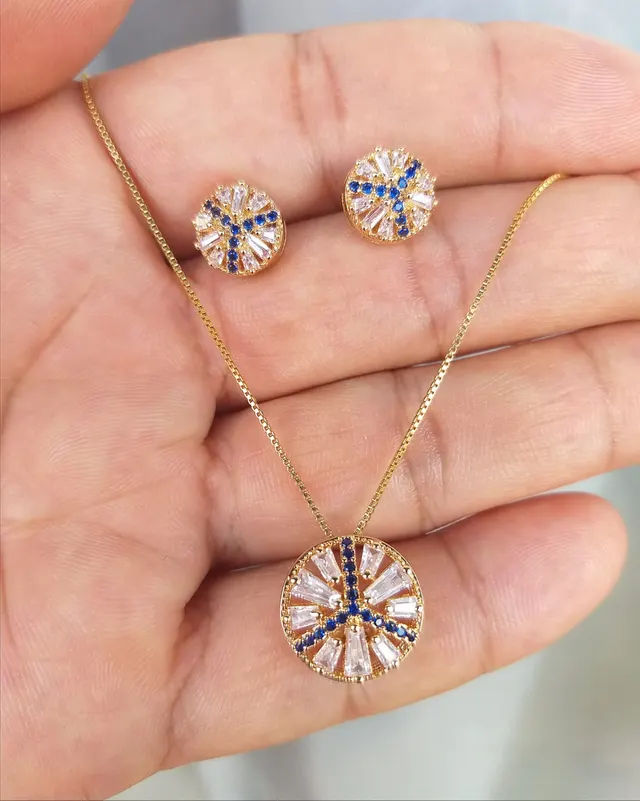 Foto de conjunto redondo baguetes e microzircônias Foto de conjunto redondo baguetes e microzircônias