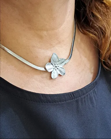 Foto de colar aço inox fita com flor