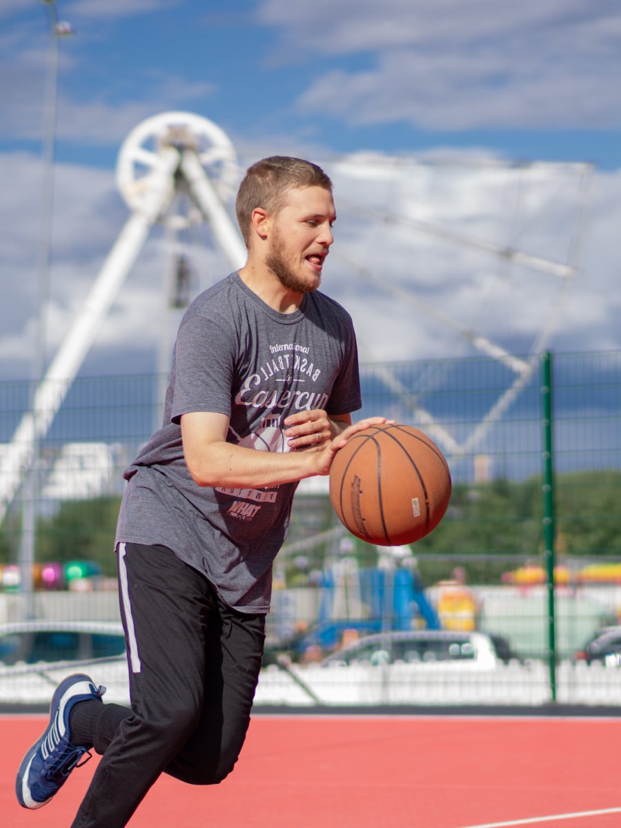 ⛹️‍♂️💨