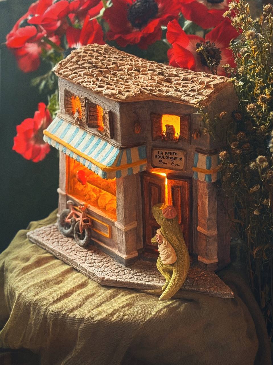 ‘Croissantasurus Rex’ lamp — handmade ceramic lamp by Alisa Merenfeld