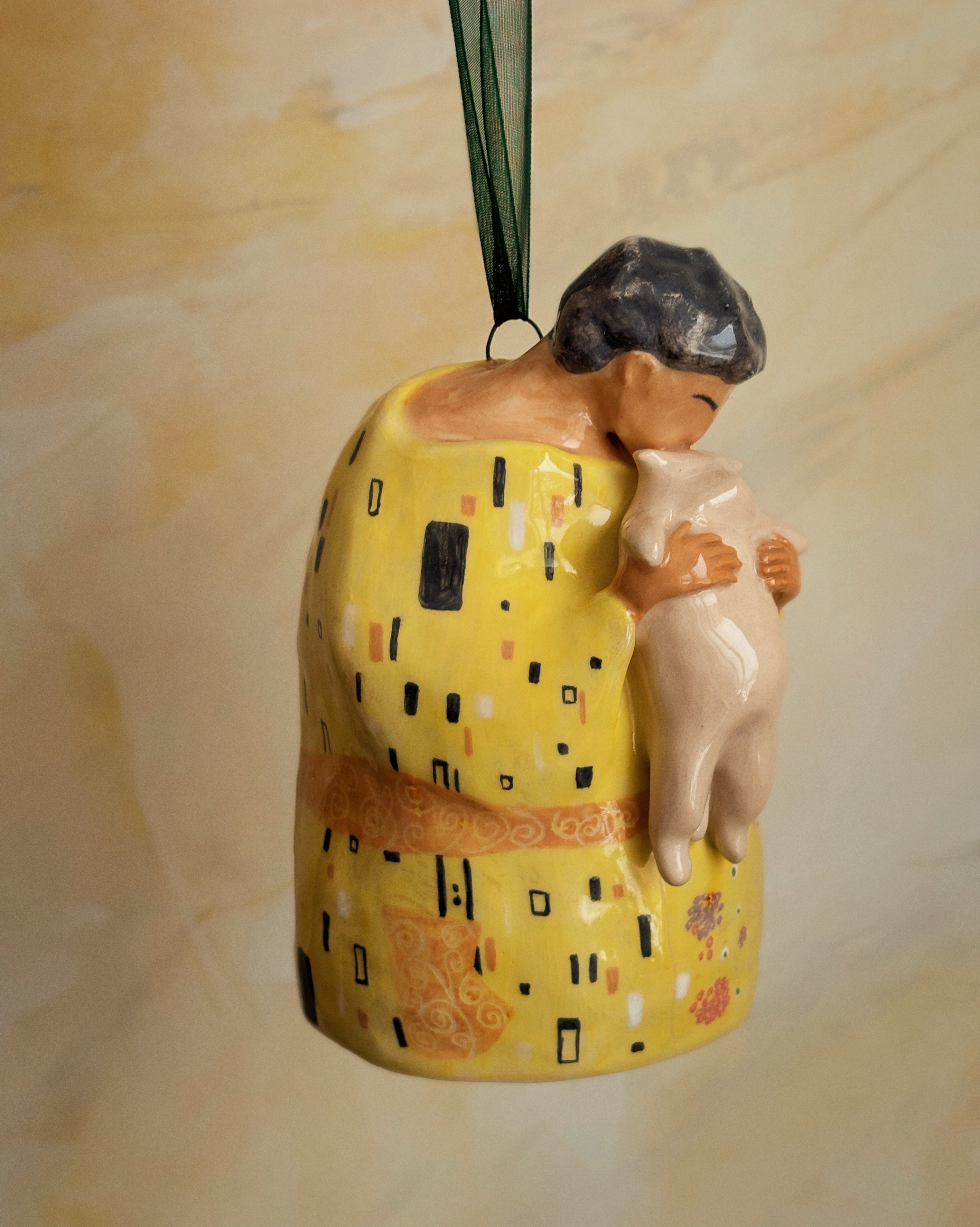 ‘Klimt.Improved’ figurine — handmade ceramic sculpture by Alisa Merenfeld