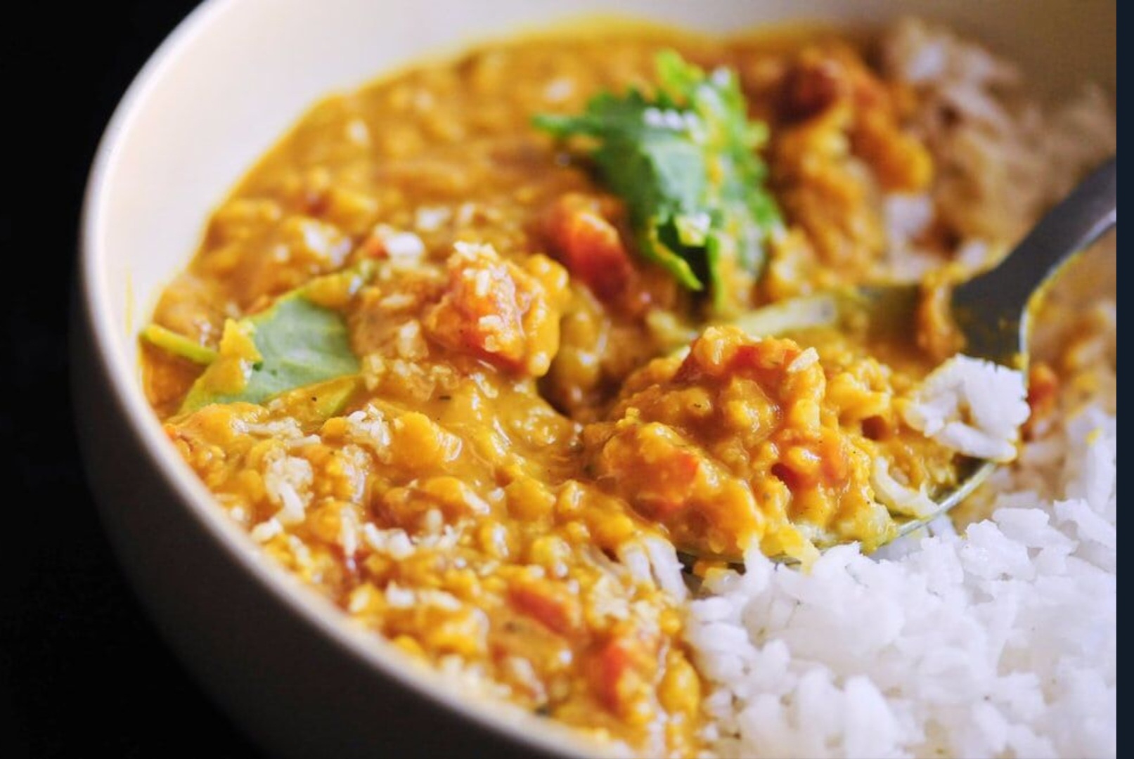 Cremiges Linsen-Curry mit Mango & Kokos – 25 Min und mega aromatisch! Perfekt mi