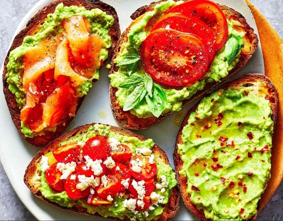 Avocado-Sandwich mit Chili & Tomate – das schnellste Power-Frühstück/Lunch ever!