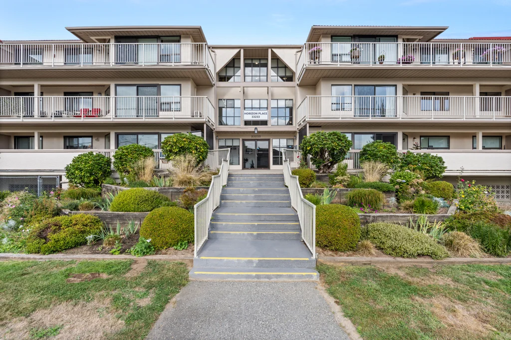 109 33233 Bourquin Crescent E Abbotsford 01
