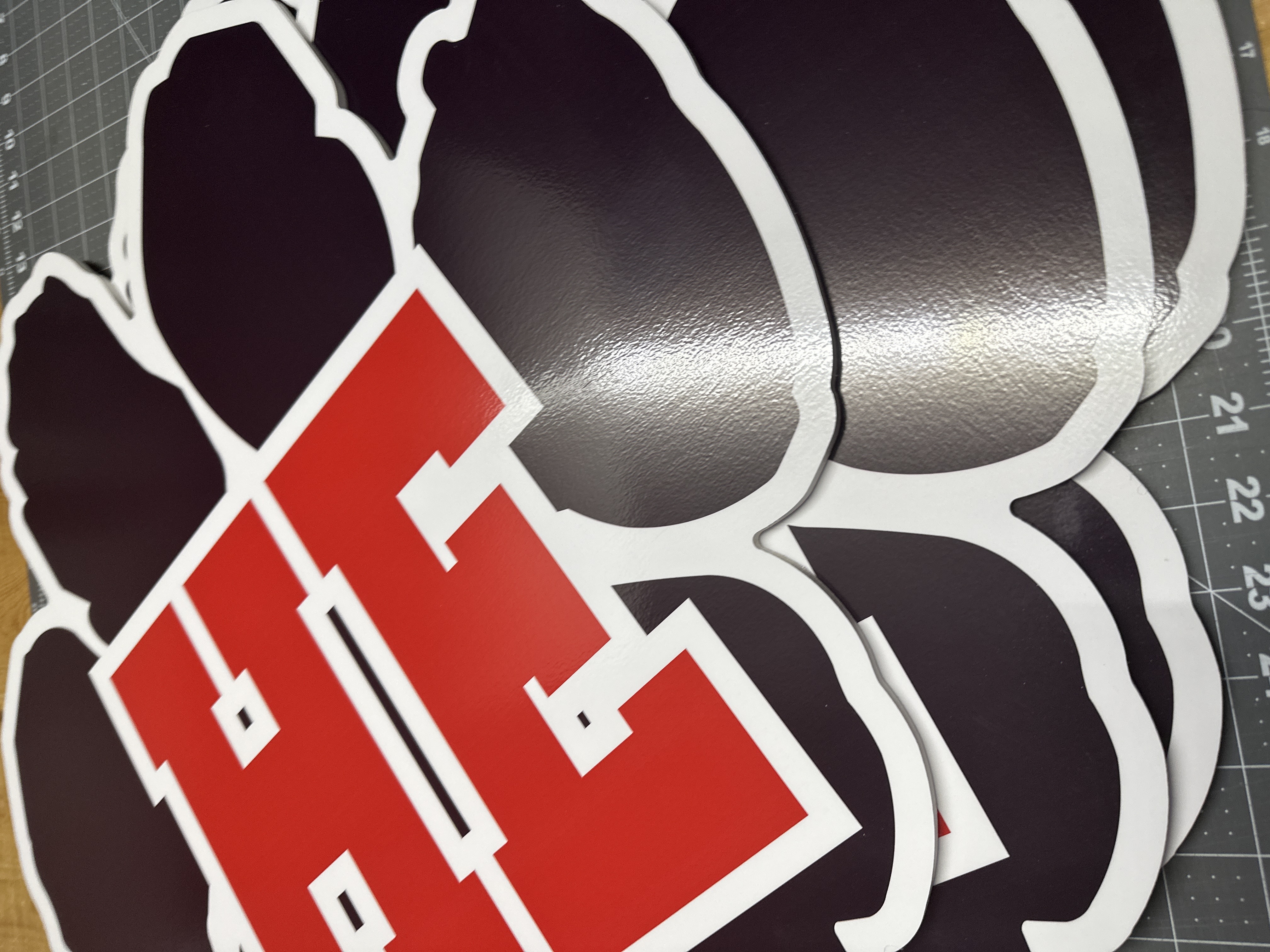 Durable paw-shaped custom cheer sign options