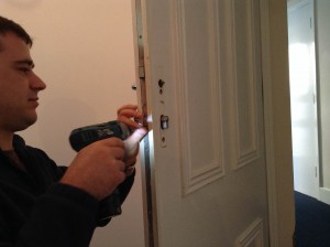 what are the benefits of hiring locksmiths in London