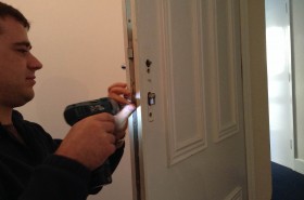 Why Choose A Professional Locksmith | Lockouts | Lock Change & Repair