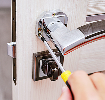 how to choose a locksmith in Bristol