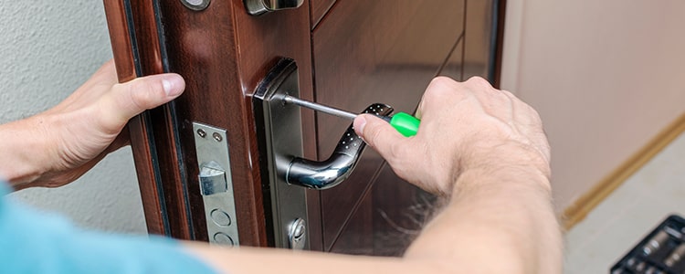 what are the benefits of hiring a locksmith in Bristol