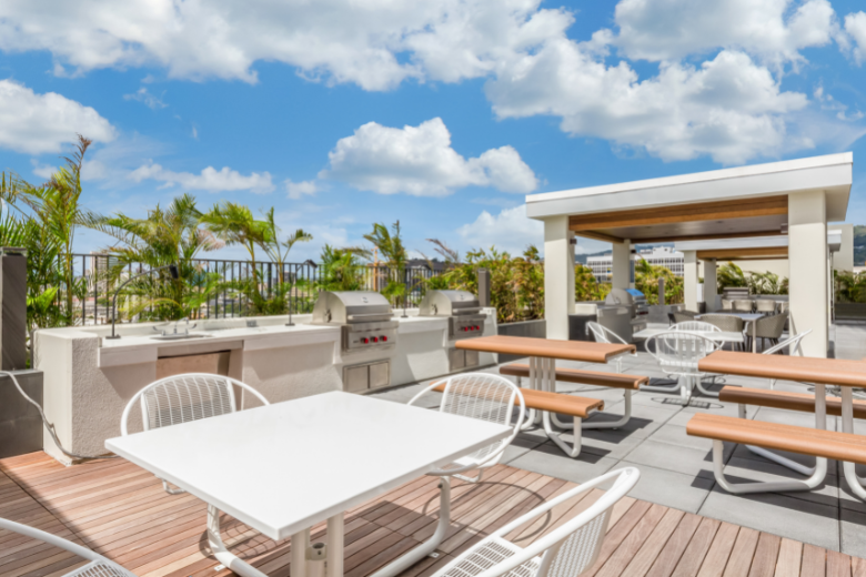 어쥬어 (Azure Ala Moana) 