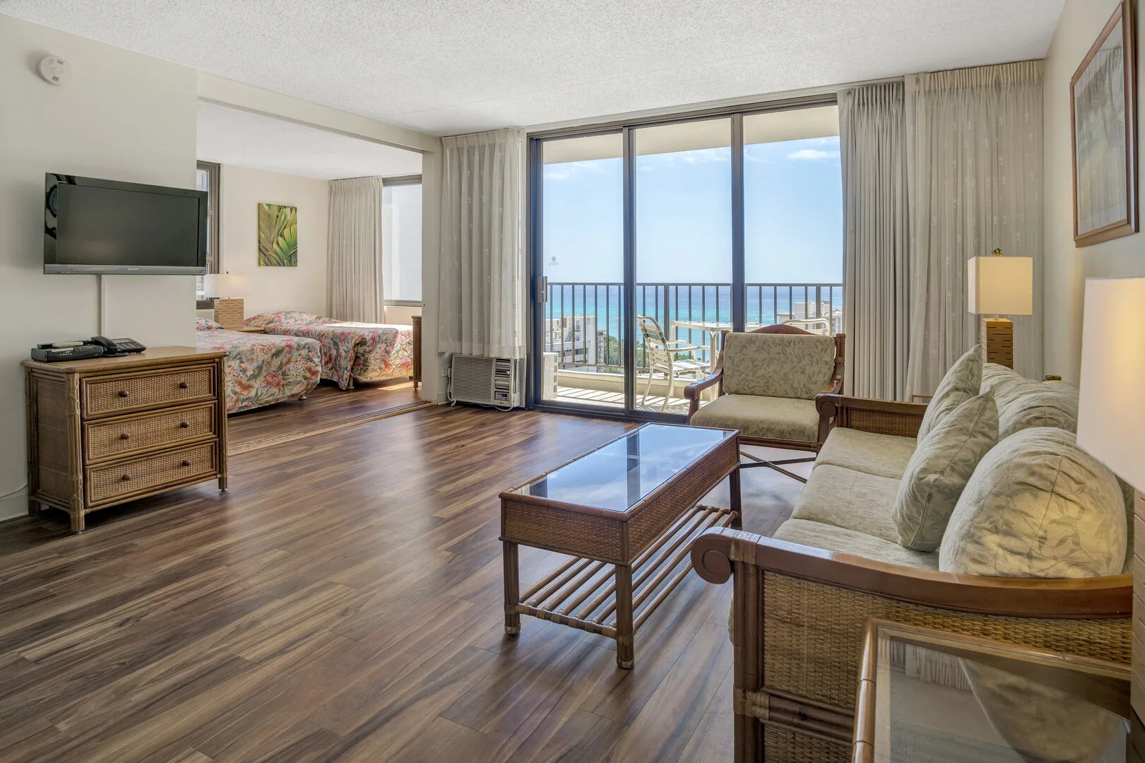 Waikiki Banyan