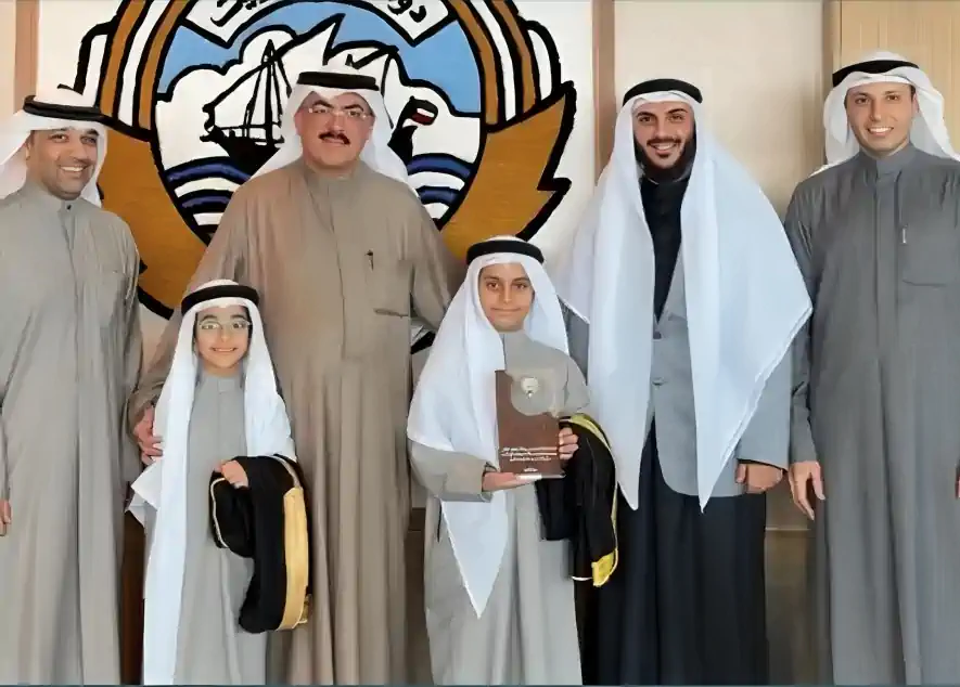 تكريم معالي وزير التربية والتعليم العالي د. سيد جلال الطبطبائي، ووكيل وزارة التربية محمد الخالدي، ووكيل الشؤون التعليمية حمد الحمد، لعبدالله فهد الفايز السهلي، بحضور والده م. فهد عبدالله الفايز السهلي.