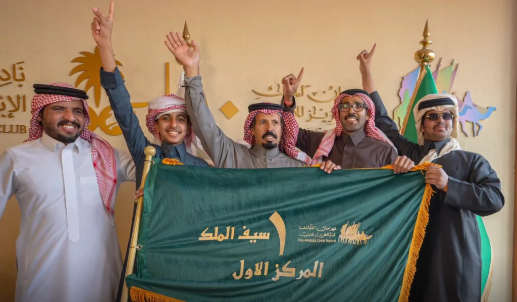 Current image: لفائز بالمركز الأول بندر بن صحن بن غنيم بن شويه في فئة سيف الملك (شعل