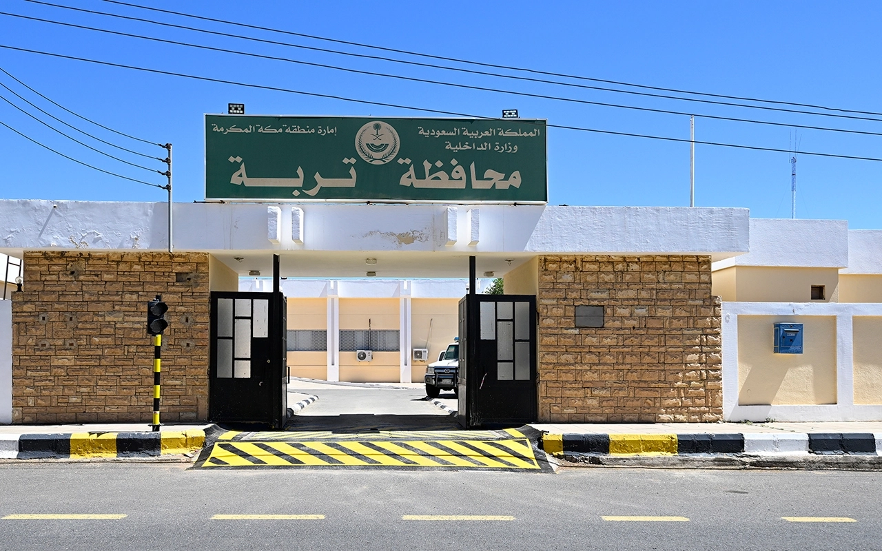 تُعدّ تربة من أهم المناطق الزراعية في المملكة العربية السعودية بفضل جودة تربتها الخصبة ووفرة مياهها الجوفية والسطحية. وهي من المحافظات التي اشتهرت بزراعة النخيل، وعُرفت منذ القدم ببلد المليون نخلة، ويستحوذ النخيل ثلثي مساحة المحافظة. ويتيح موقع تربة المتميز على واديها وتوفر المياه العذبة والتربة الزراعية الخصبة فرصاً عديدة للسكان لمزاولة أنماط معيشية متنوعة، حيث يتجه كثير من سكان المحافظة إلى الزراعة، إذ تُعدّ شجرة النخيل الركيزة الأساسية التي قامت عليها زراعة تربة منذ مئات السنين، وأصبحت رمزاً للمنطقة وعلامة فارقة في هويتها الاقتصادية.