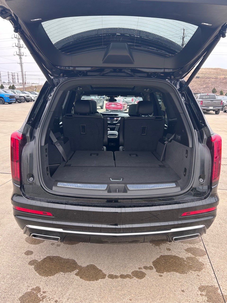 2001 Cadillac Xt6 - Black exterior view 1