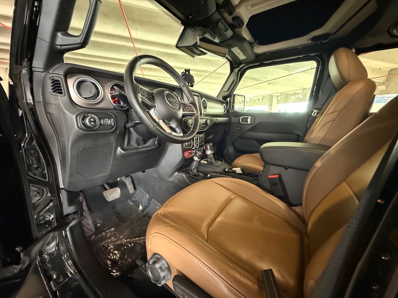 2020 Jeep Gladiator - Black exterior view 6