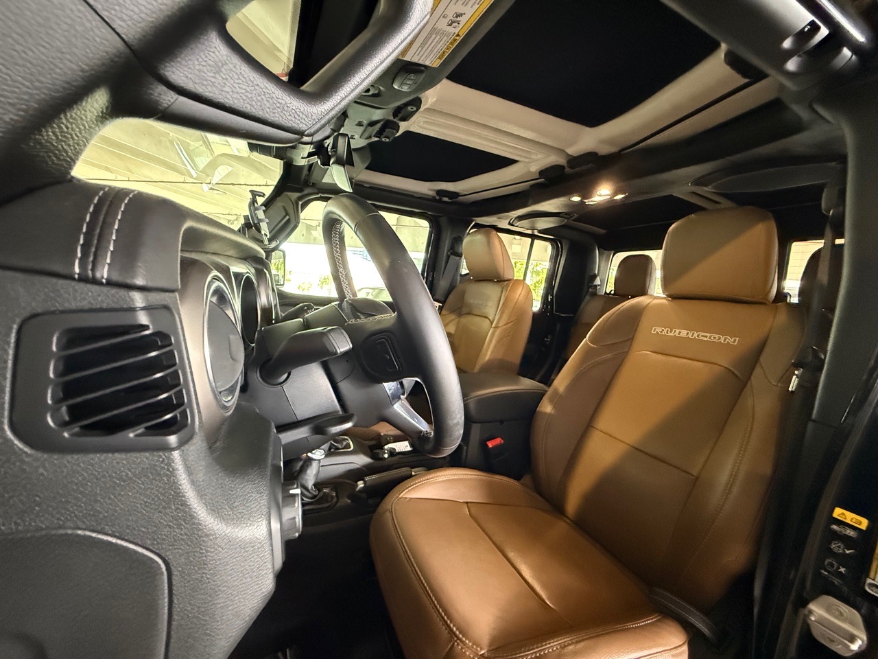 2020 Jeep Gladiator - Black exterior view 14