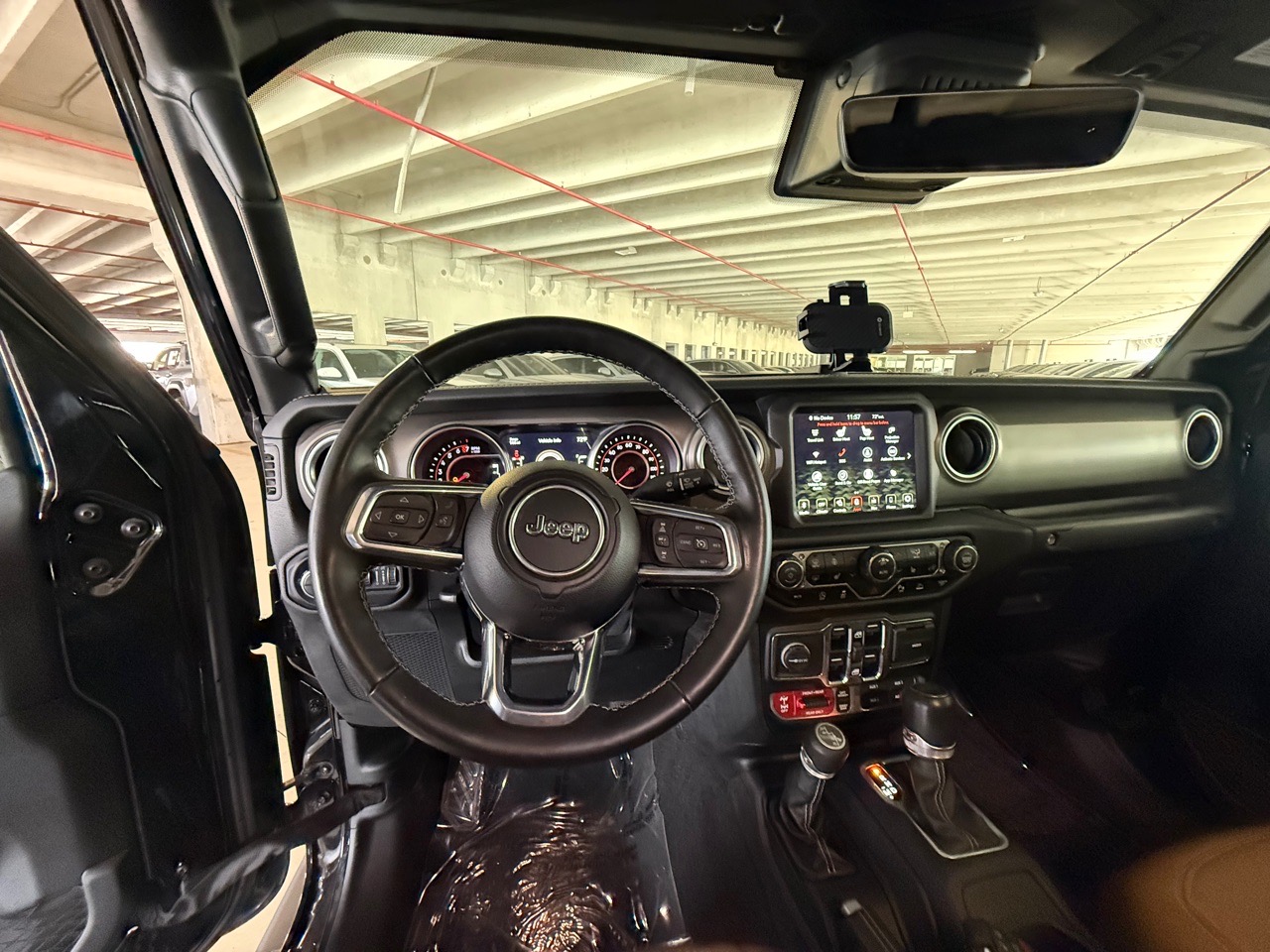 2020 Jeep Gladiator - Black exterior view 15